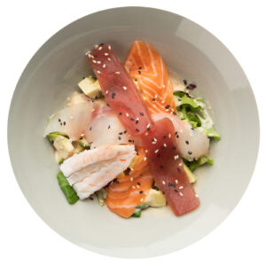 insalata con sashimi crudo di pesce