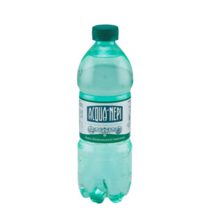 acqua di nepi in bottiglietta di plastica da mezzo litro
